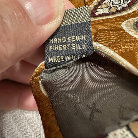 Vintage Talbott Studio for Nordstrom/Robert Talbott necktie, gold w/oval design - Picture 4 of 7